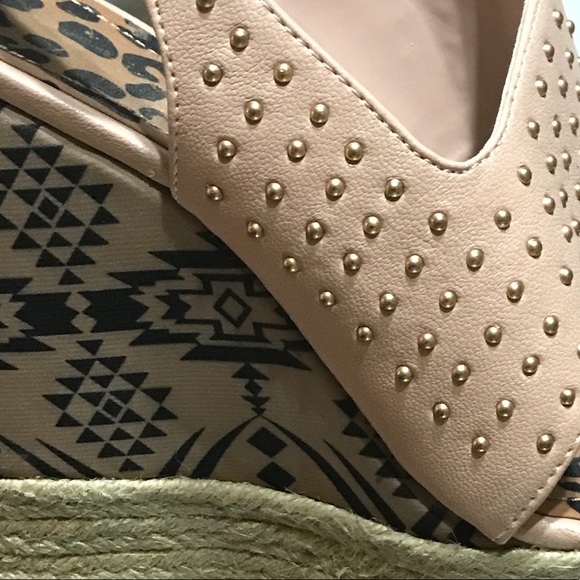 Shoes - Picture 2 of 5